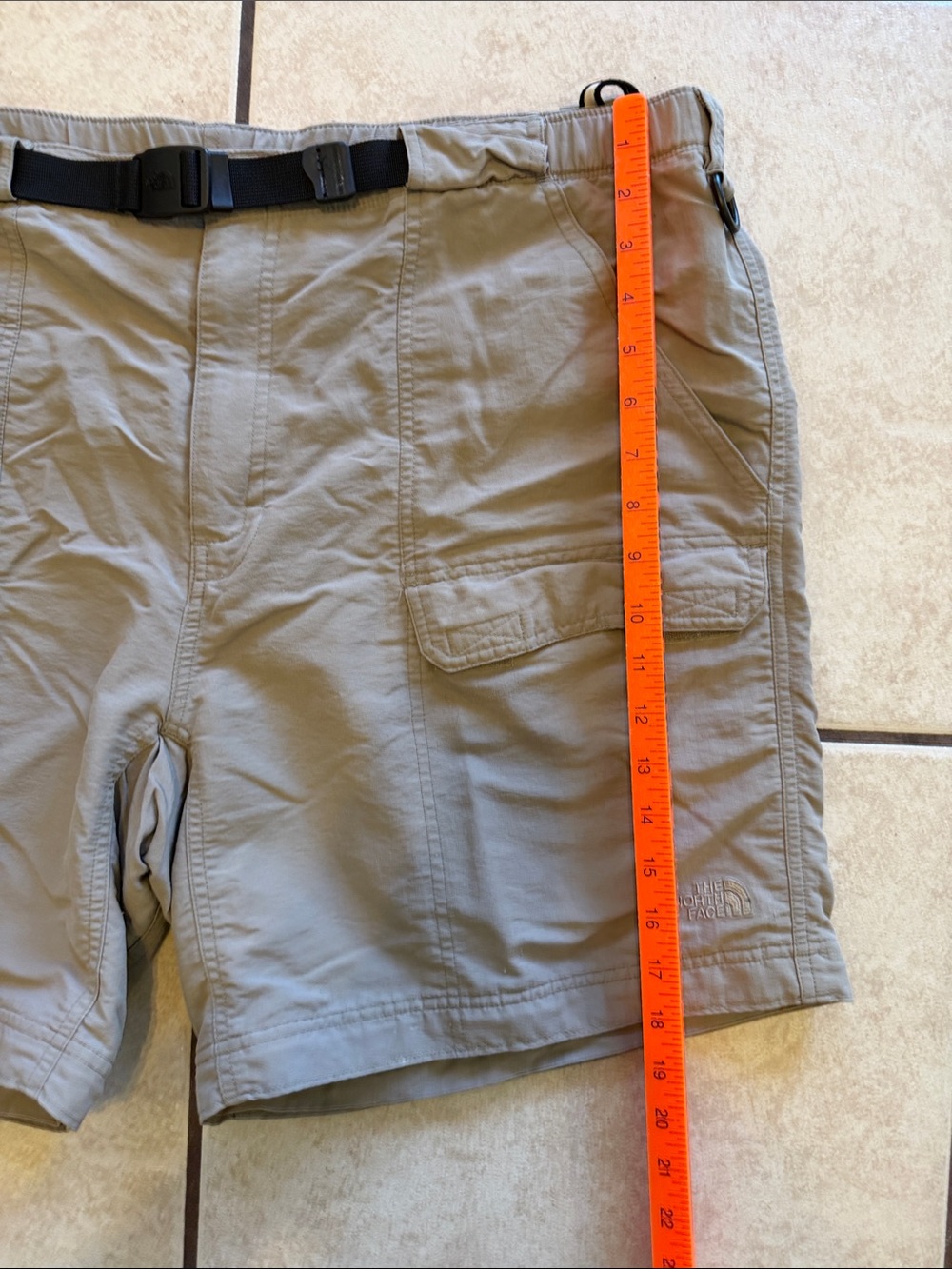 The North Face Olive Green Men's Cargo Shorts with Integrated Belt - Picture 5 of 8